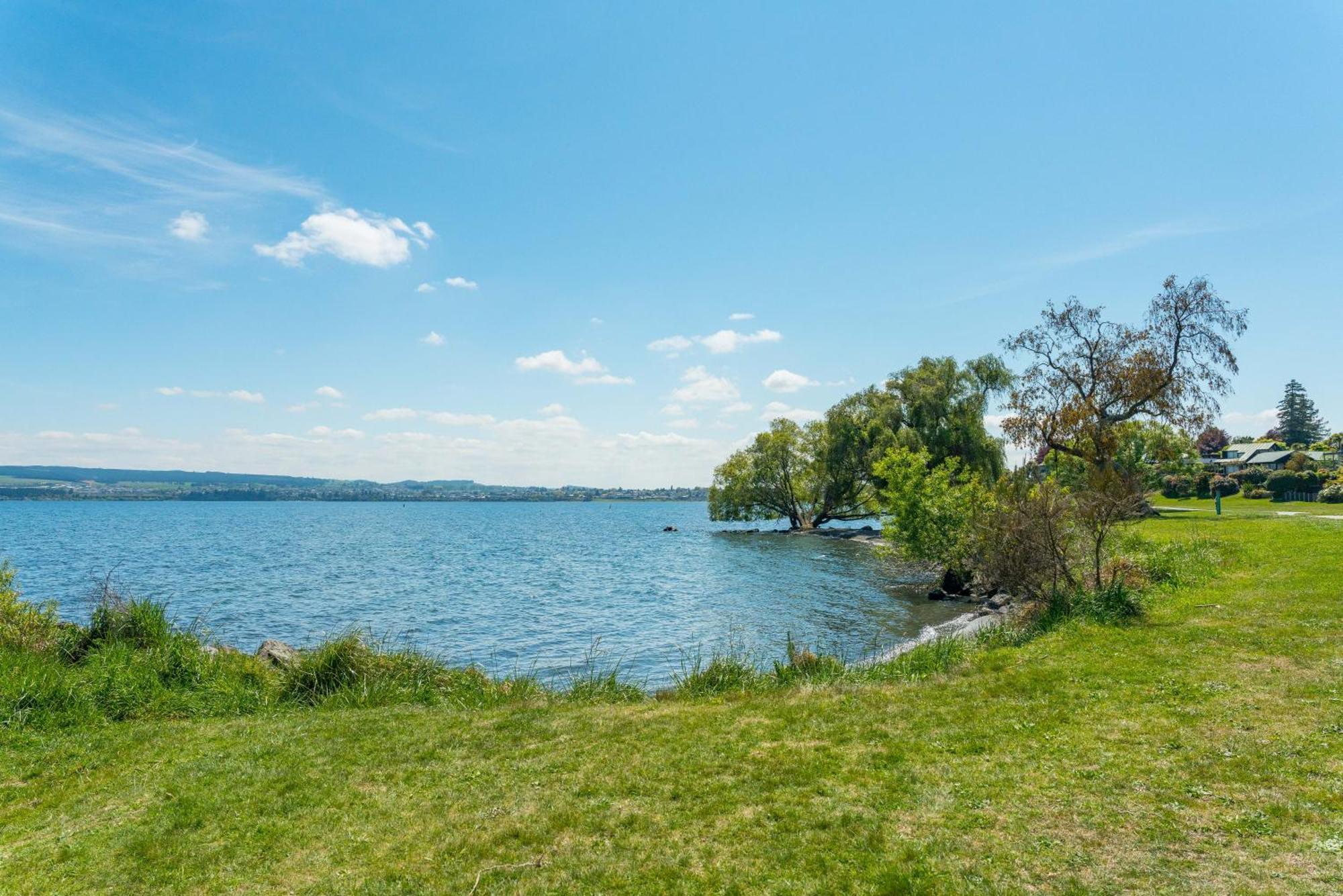 Lakeview Cottage - Rainbow Point Holiday Home Lac Lac Taupo Extérieur photo