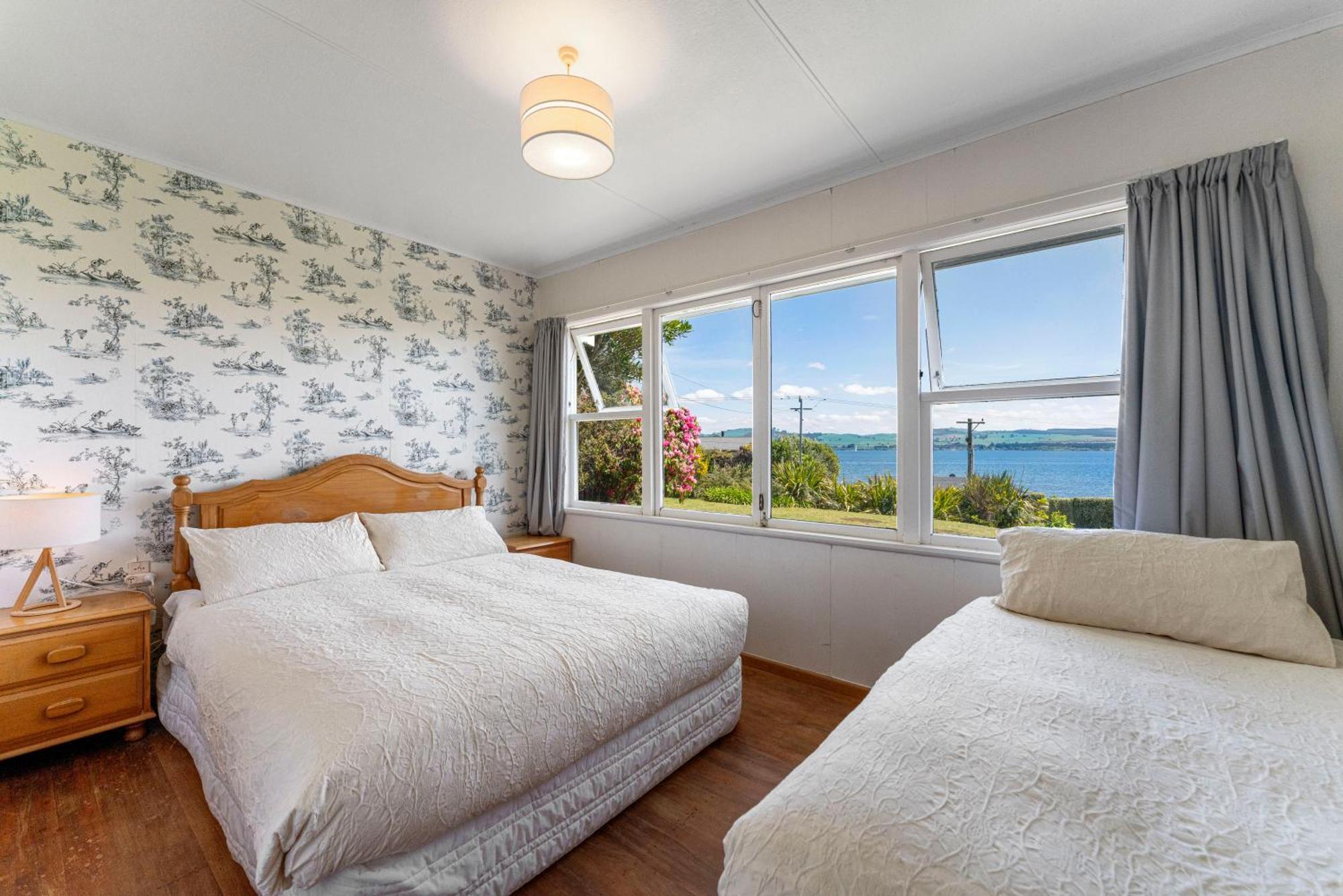 Lakeview Cottage - Rainbow Point Holiday Home Lac Lac Taupo Extérieur photo