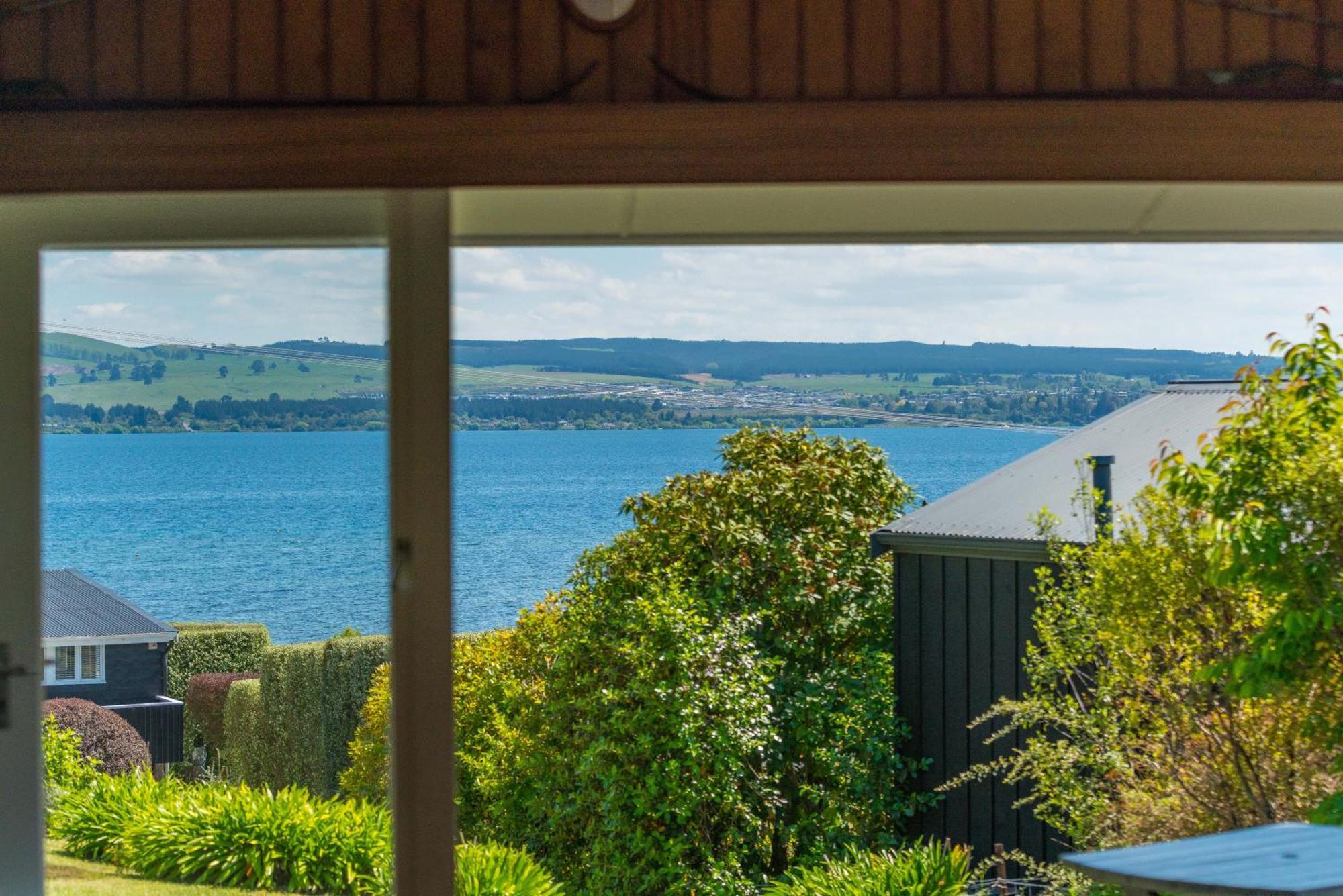 Lakeview Cottage - Rainbow Point Holiday Home Lac Lac Taupo Extérieur photo
